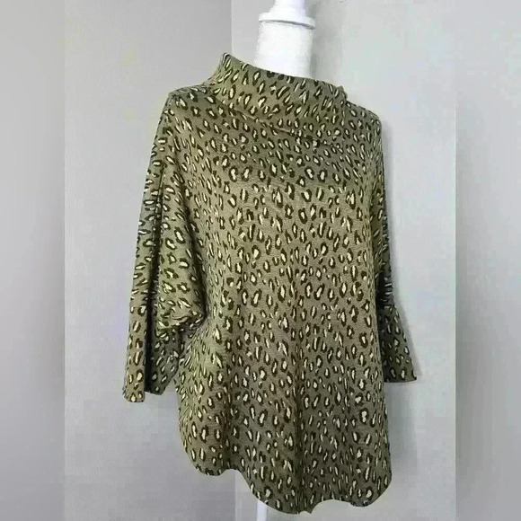 Animal Print Asemetrical Poncho - Picture 4 of 12